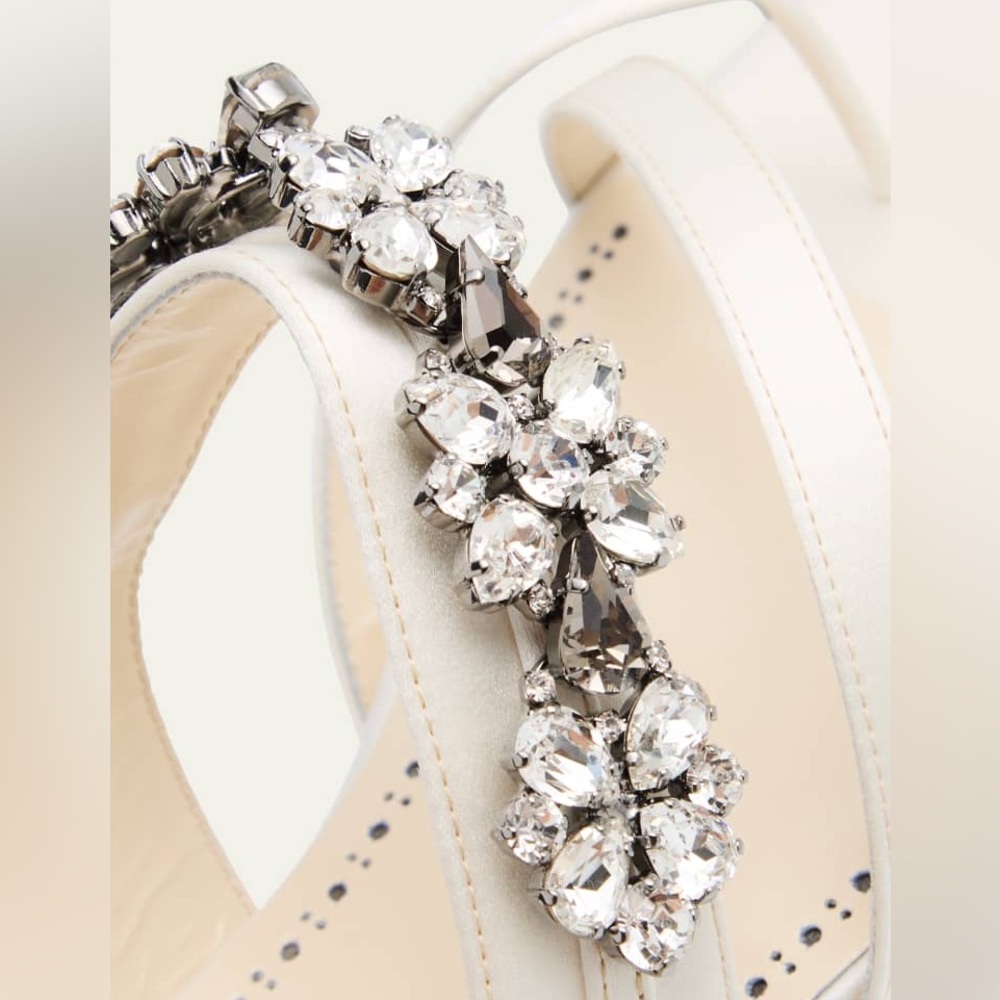 NWB - Manolo Blahnik Perlusa Satin Crystal Slide Sandals
Bridal - Picture 3 of 8